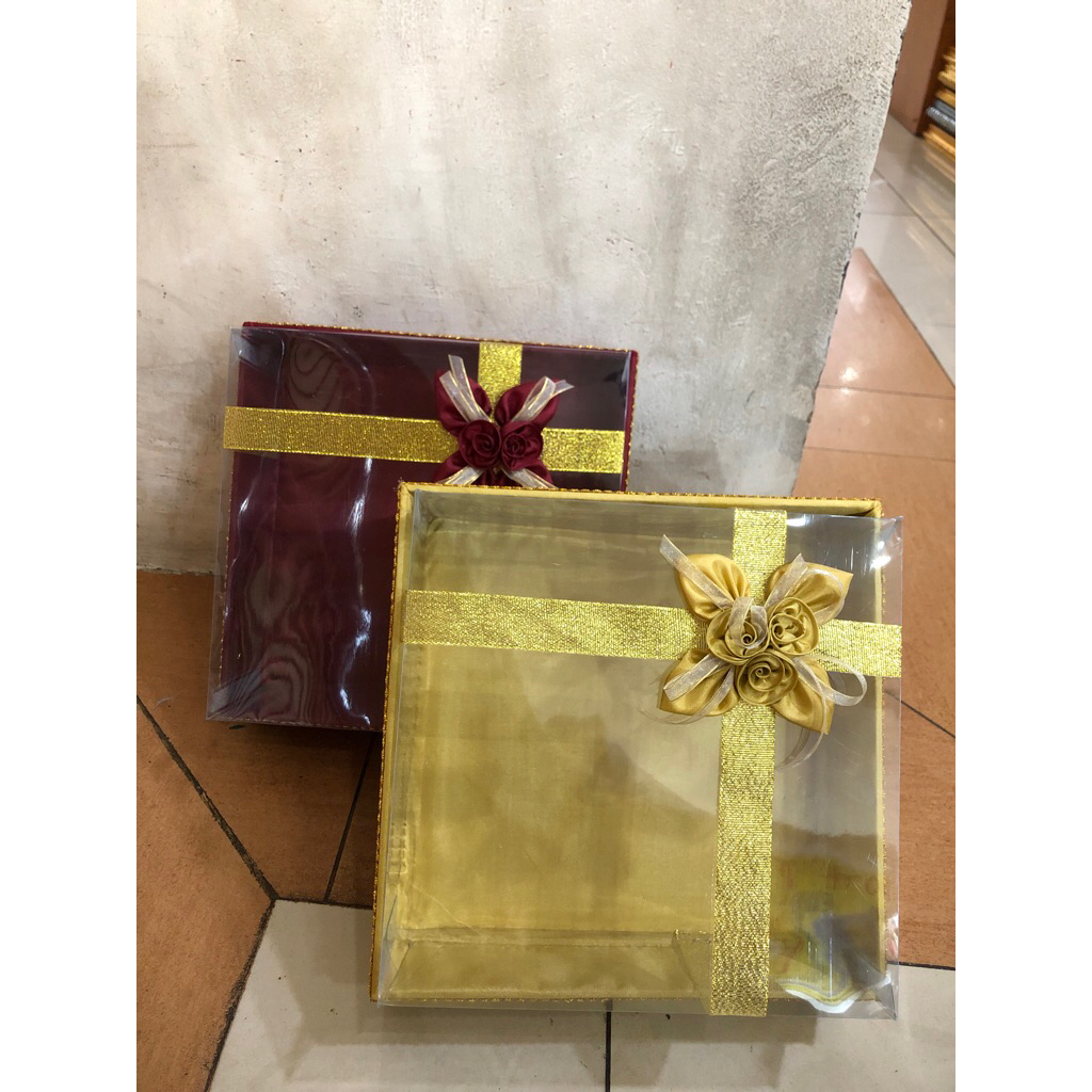 

kota kue 25x25/kotak hantaran satin/kotak kue murah