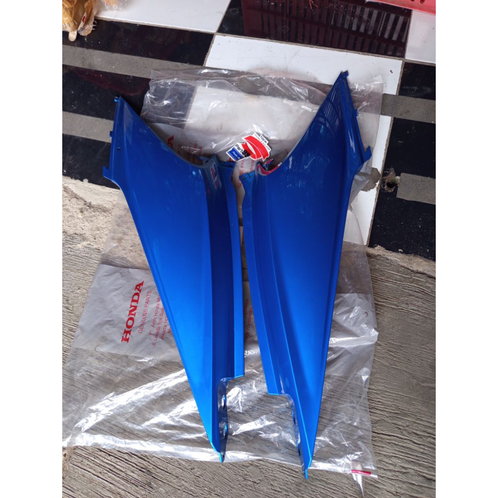 cover body kanan kiri biru muda kode 83600-KVY-960ABM 83500-KVY-960ABM honda beat karbu original