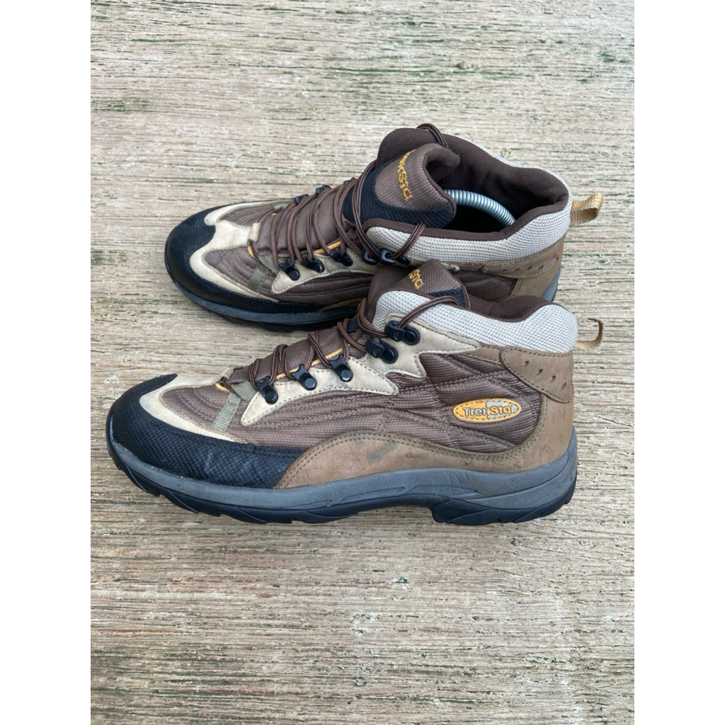 Sepatu gunung/outdoor second treksta