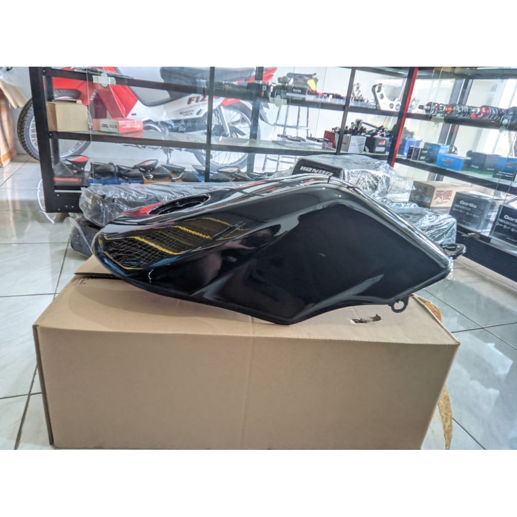 tangki ninja R SS warna hitam glosy