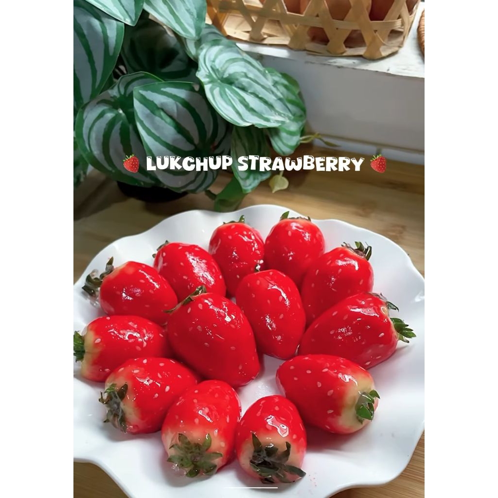 

lukchup strawberry kue hits thailand