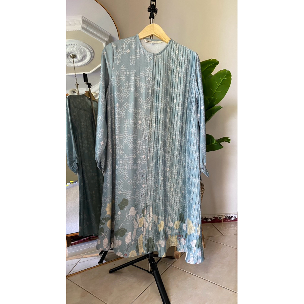 preloved tunik heaven lights Size S