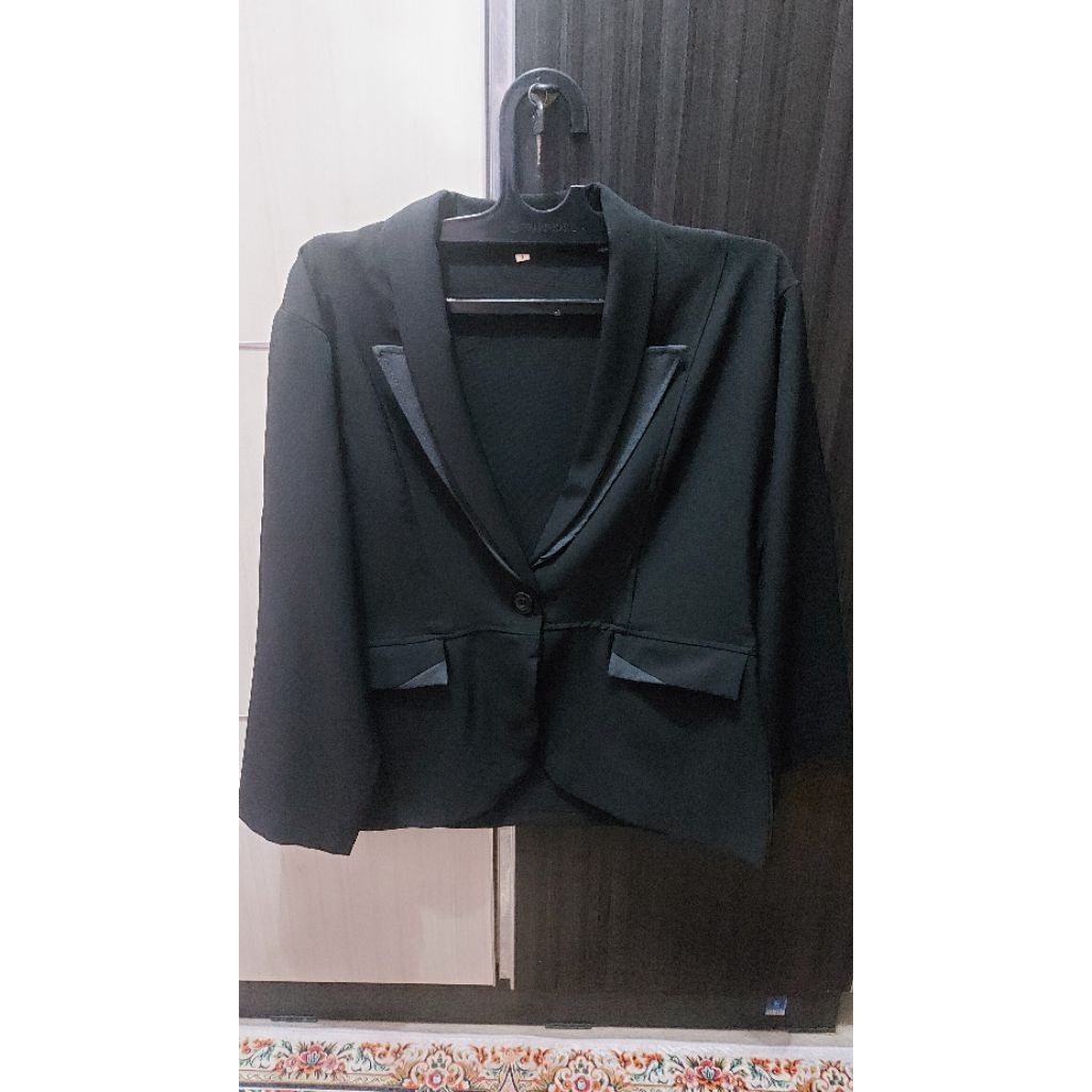 BLAZER HITAM WANITA PRELOVED