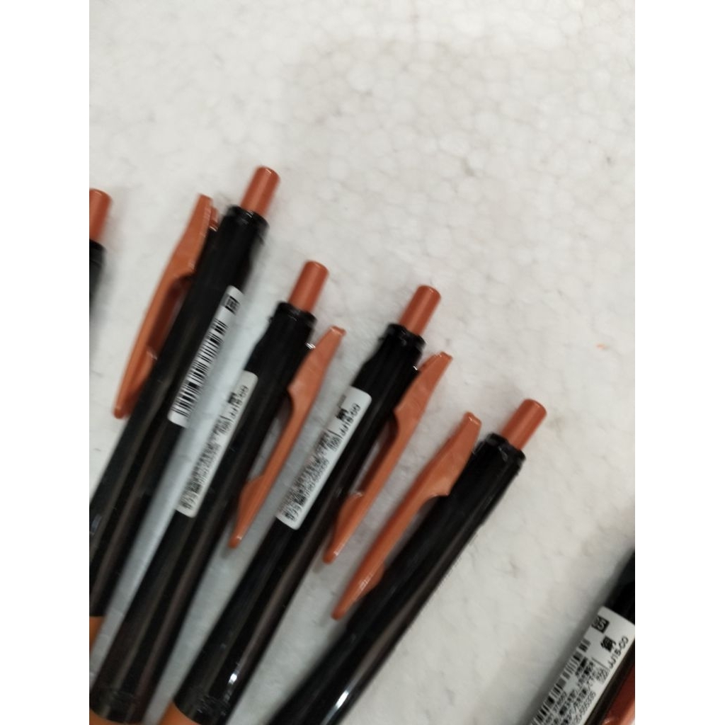 

PEN GEL SARASA DEVOSHINE SHINY MERK SARASA PEN GEL TERANG PEN GEL SINAR