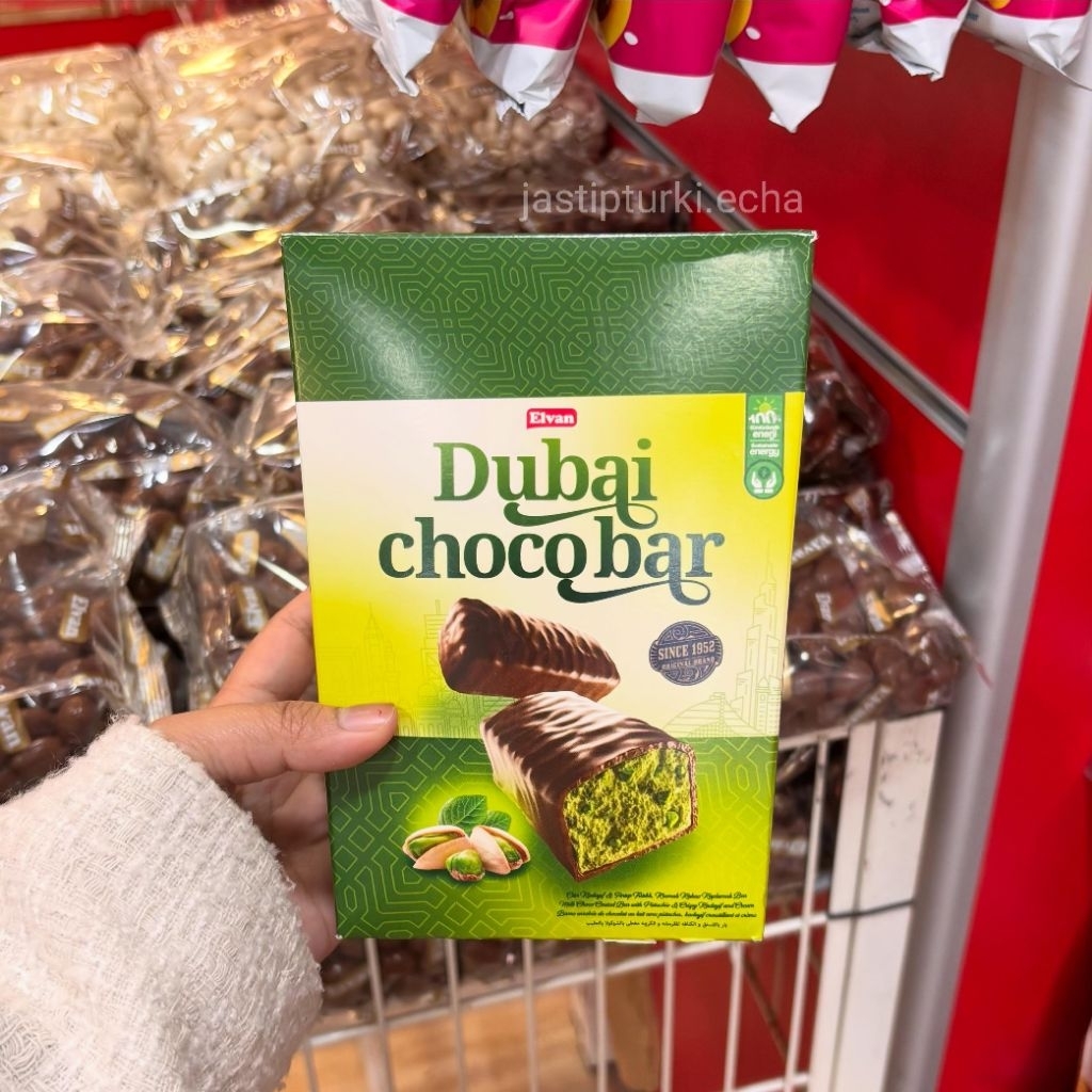 

DUBAI CHOCOBAR Bar Coklat Isi Kunafa Renyah Krim Kakao dan Potongan Pistachio ORIGINAL TURKI