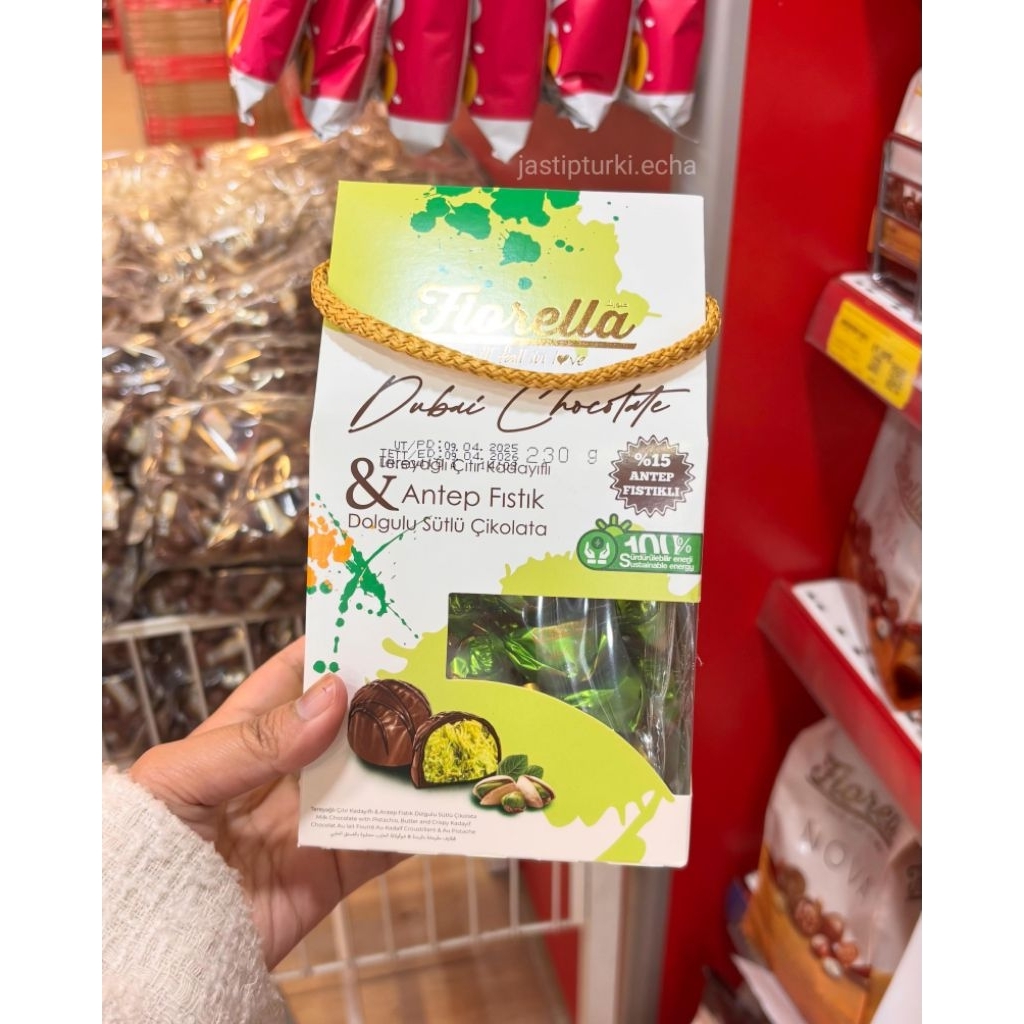 

FIORELLA Dubai Chocolate Coklat Susu isian Potongan Pistachio dan Kunafa Renyah ORIGINAL TURKI