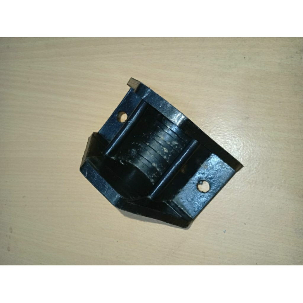 Dudukan per daun atas bawah  kijang kotak kf 20 4k