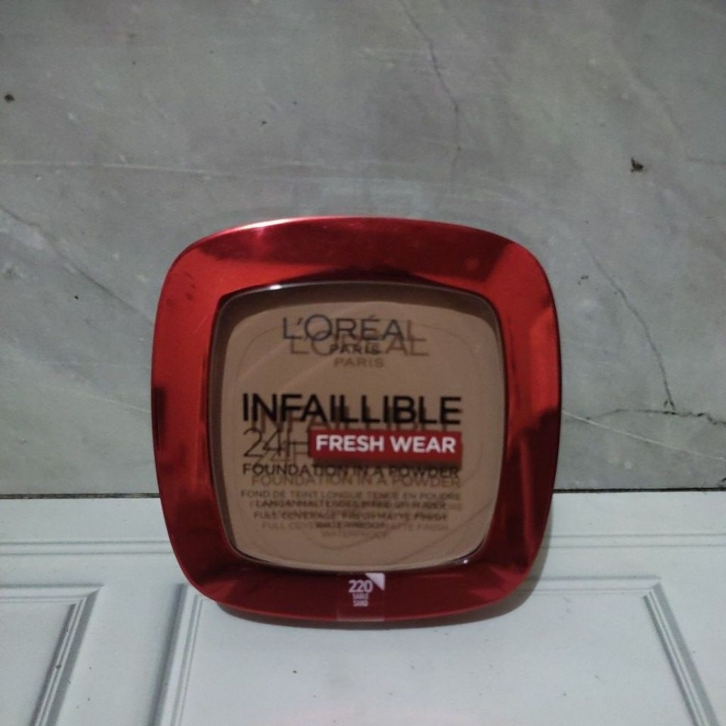 LOREAL PARIS Infaillible 24H Fresh Wear Foundation In a Powder