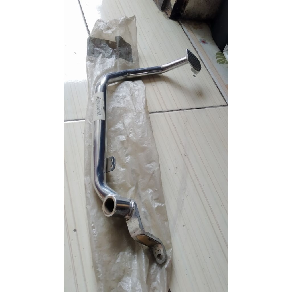 Pedal injakan rem belakang Supra x 125 Karbu Cakram Orisinil Honda