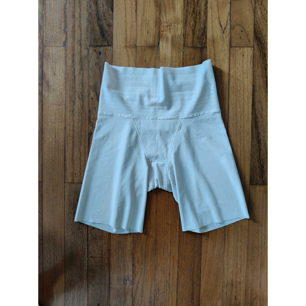 preloved original uniqlo airism body shaper half shorts / korset M