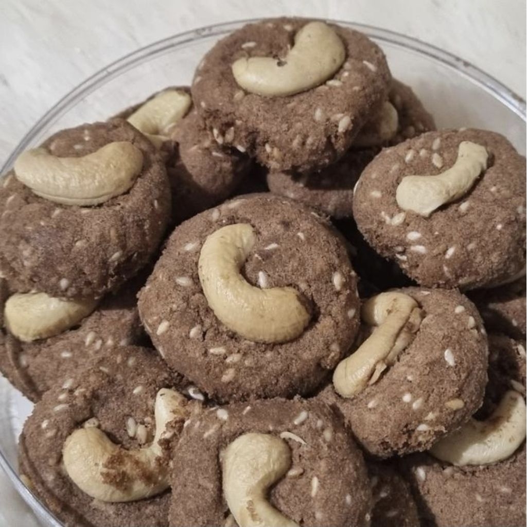 

Kue Coklat Wijen