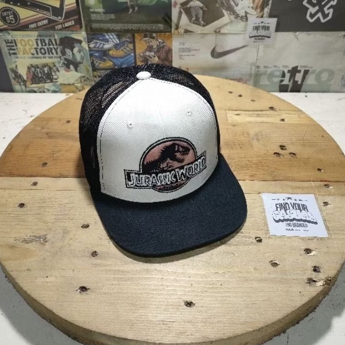 TOPI SEC JURASSIC WORLD OFFICIAL