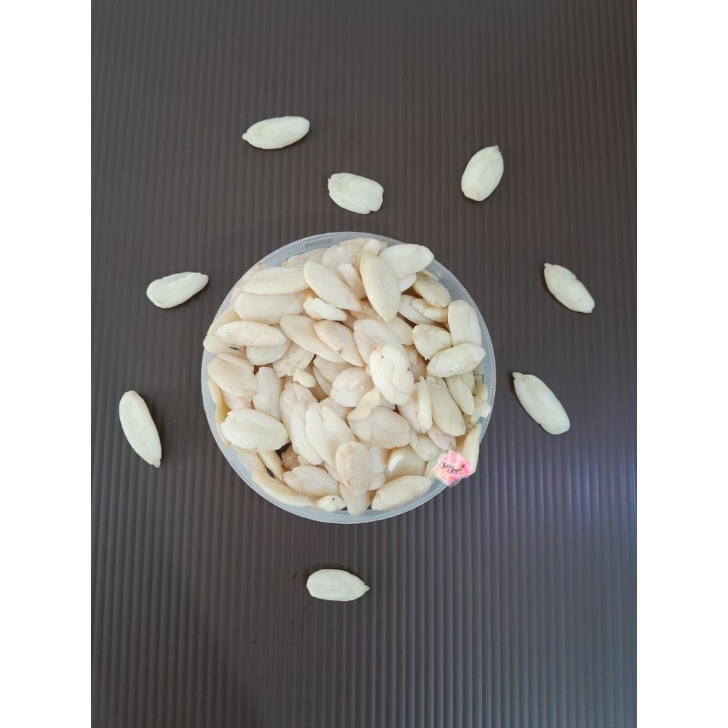 

KACANG KENARI REPACK 100 GR