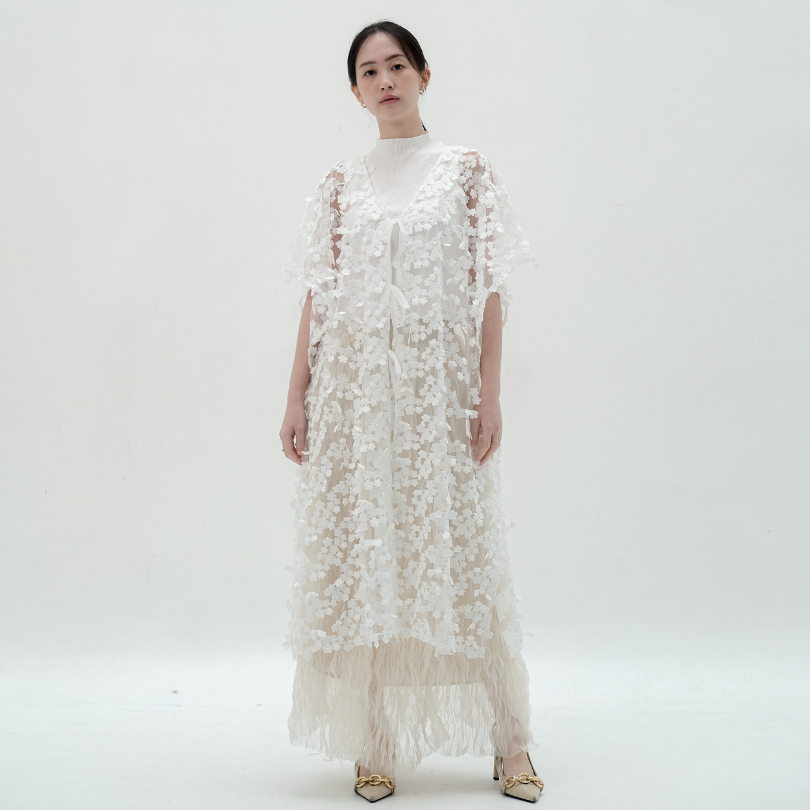 Cotton In Lace - Kalila Petal Kaftan | Kaftan Brokat Putih Elegan, Dress Kondangan Mewah, Gamis Mode