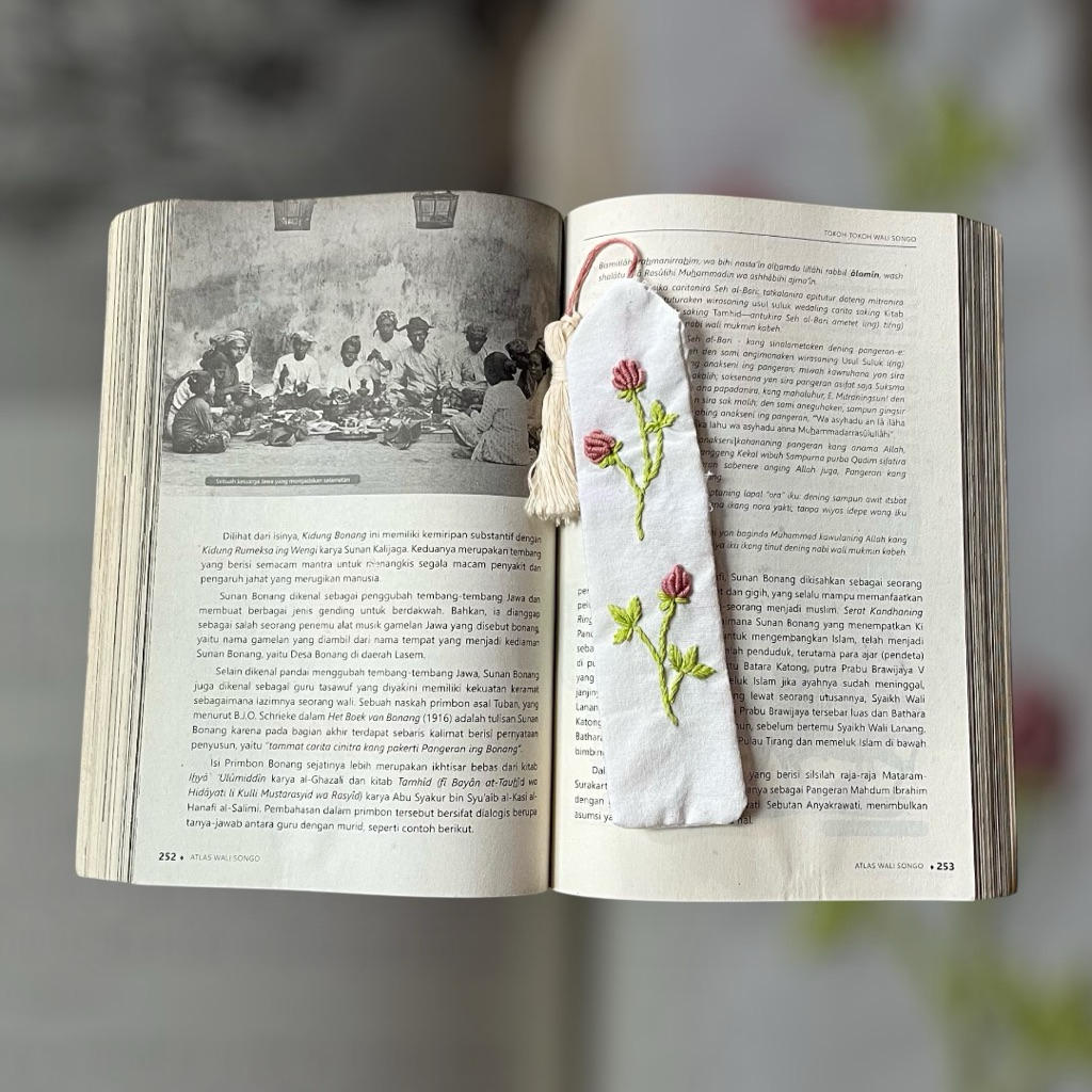 

Bookmark Vintage Aestetic Pink Flower