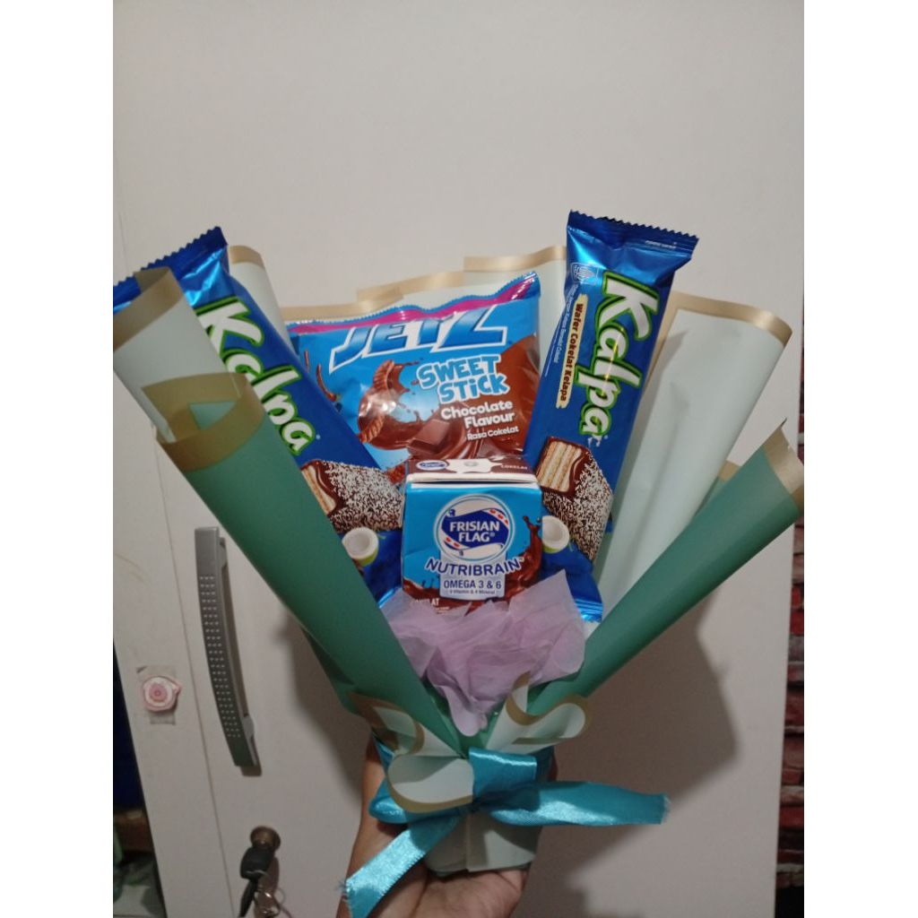 

Buket snack Biru coklat