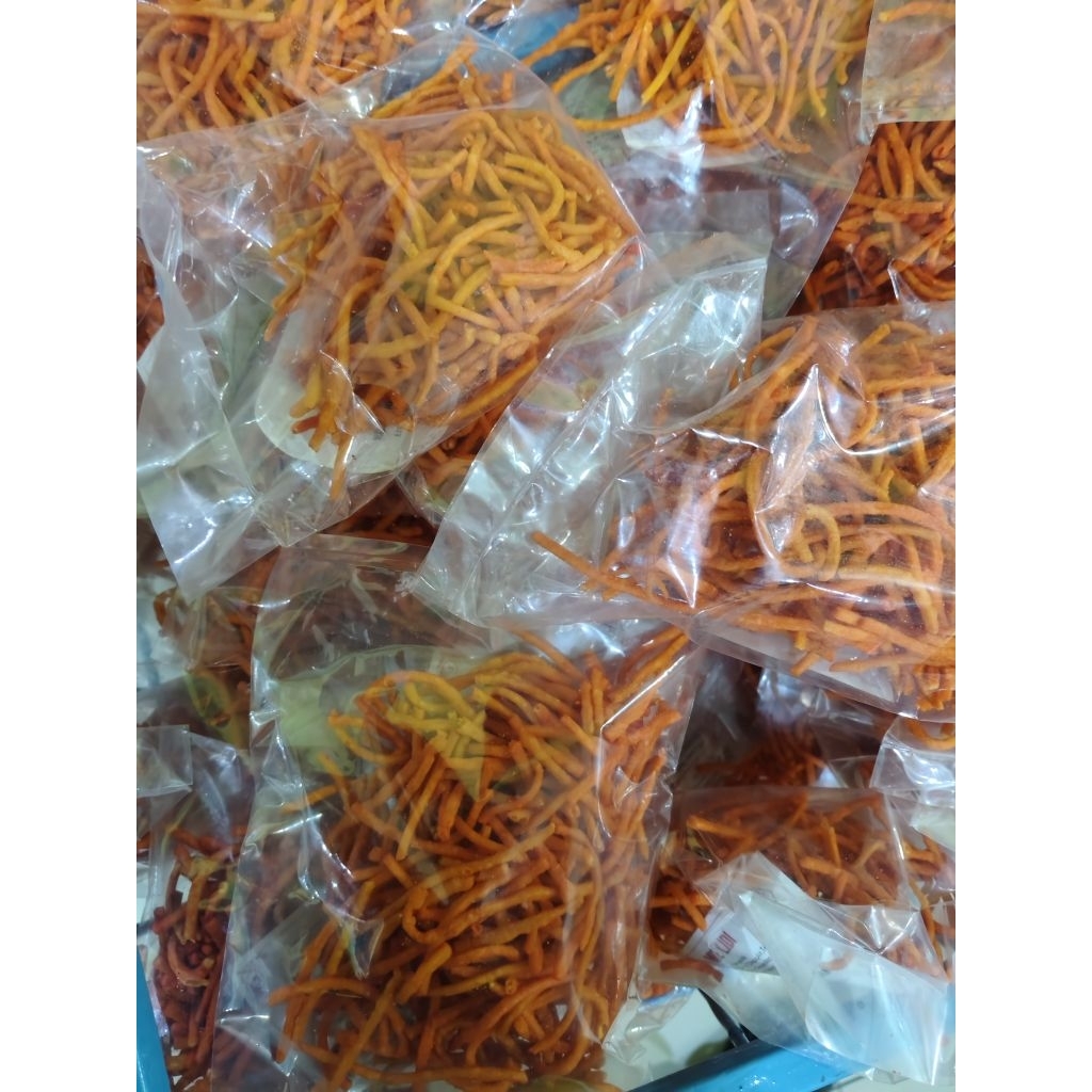 

jajanan keripik mie lidi