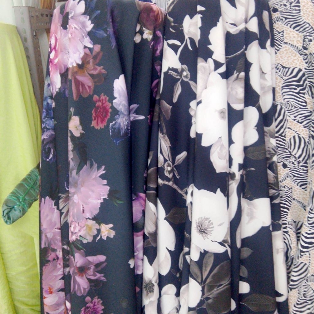 kain satin motif bunga // kain meteran // harga persetengah meter