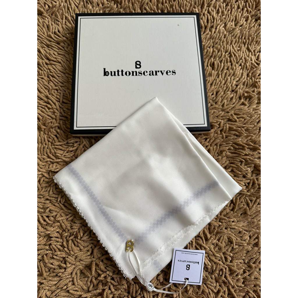 Butonscarves Today scarves white