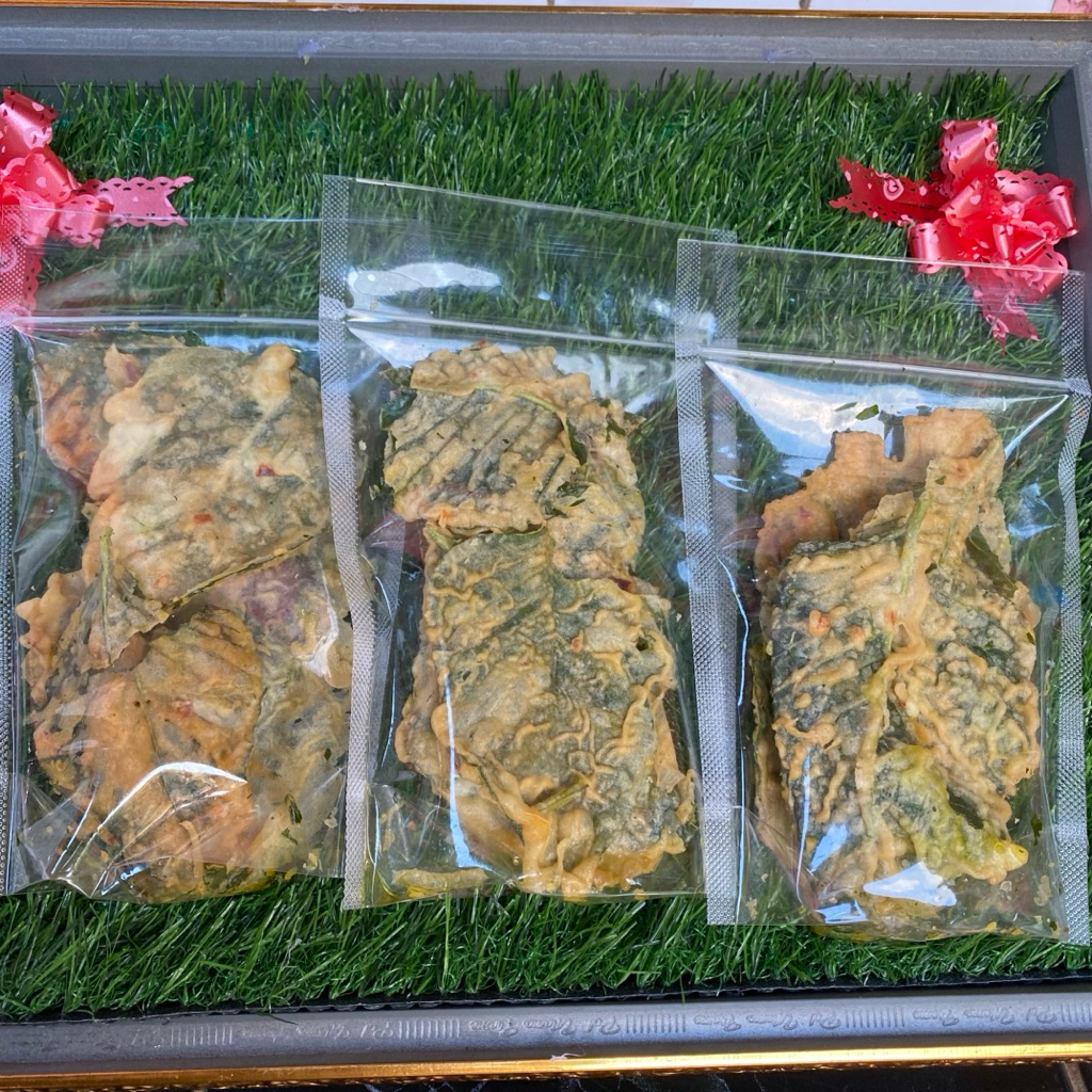 

Kerupuk bayam goreng