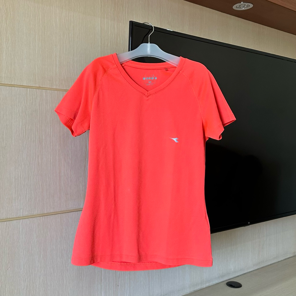 Kaos diadora dryplus wanita dryfit original store sport station - Breathable shirt pink neon - Kaos 