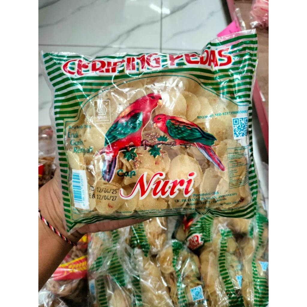 

Nuri kerupuk singkong Pedas ceriping mentah siap goreng