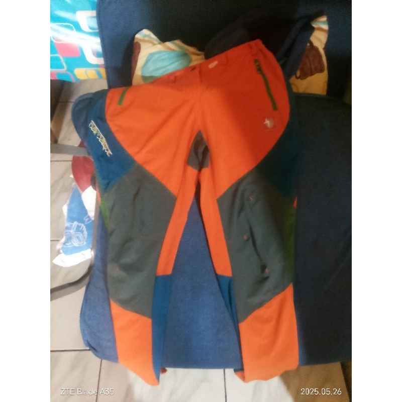 celana outdoor original brand blackyak size27-29