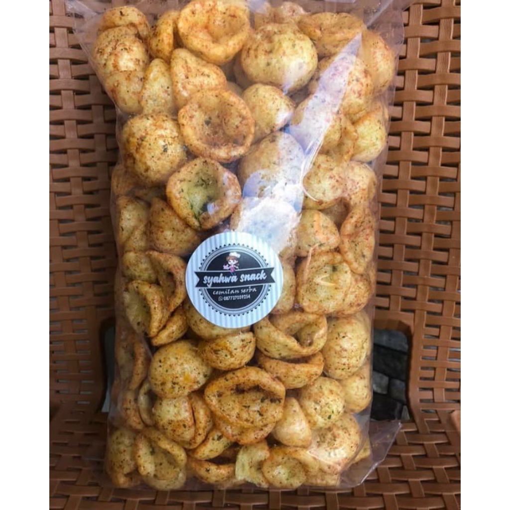 

Kerupuk Keong Pedas Rasa Daun Jeruk Berat 500grm