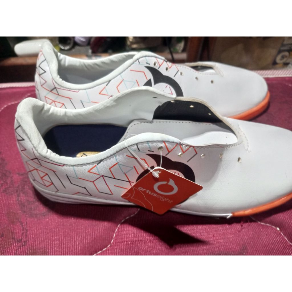 sepatu futsal pria ortuseight size 39