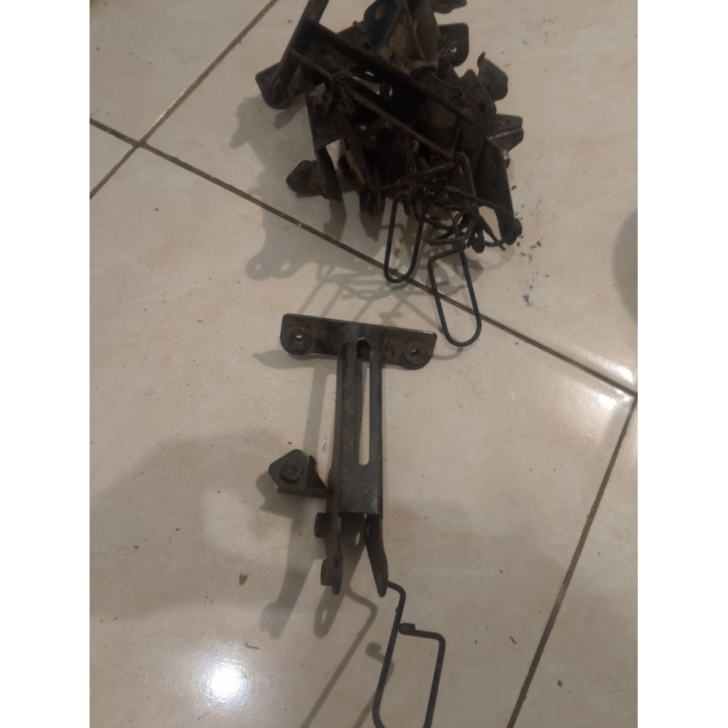 dudukan tameng depan Beat FI beat pop original copotan