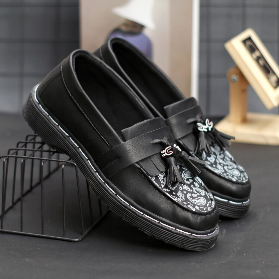 GOGO Pesley Bape Sepatu Loafers Docmart Pesley Bape Slip On Formal Hitam Pria Pantofel Kerja Sekolah