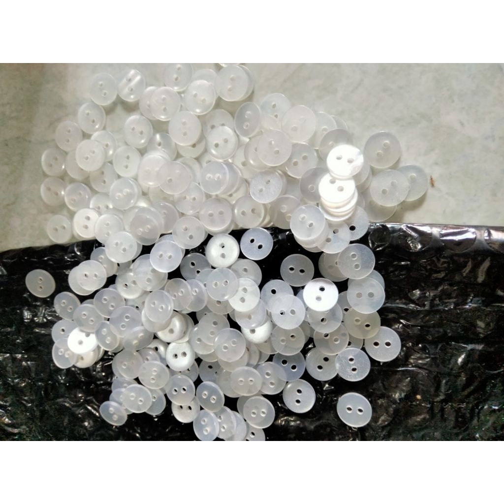 kancing baju kemeja 2 lubang