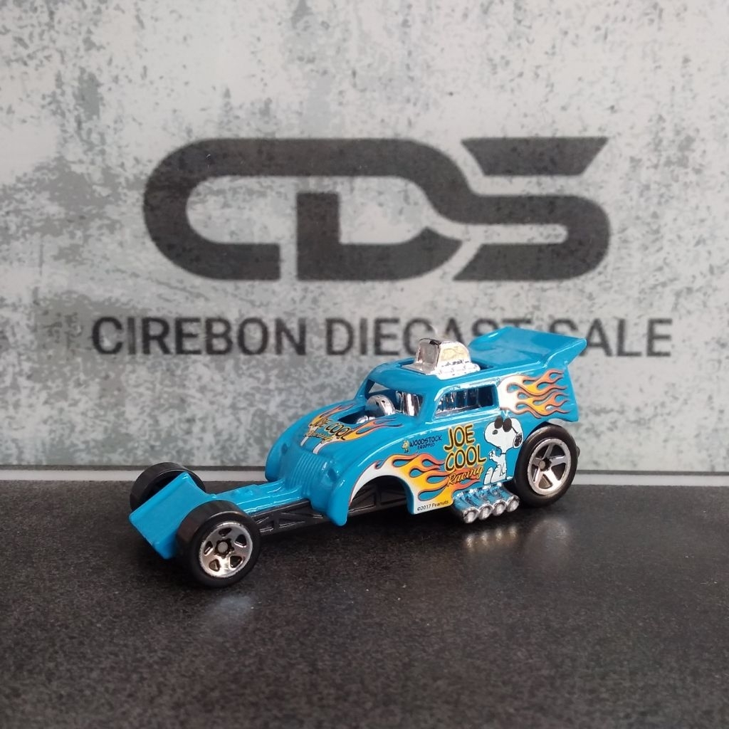 Hot Wheels Peanuts Snoopy Altered Ego Diecast Loose DWF04 Blue Joe Cool Car