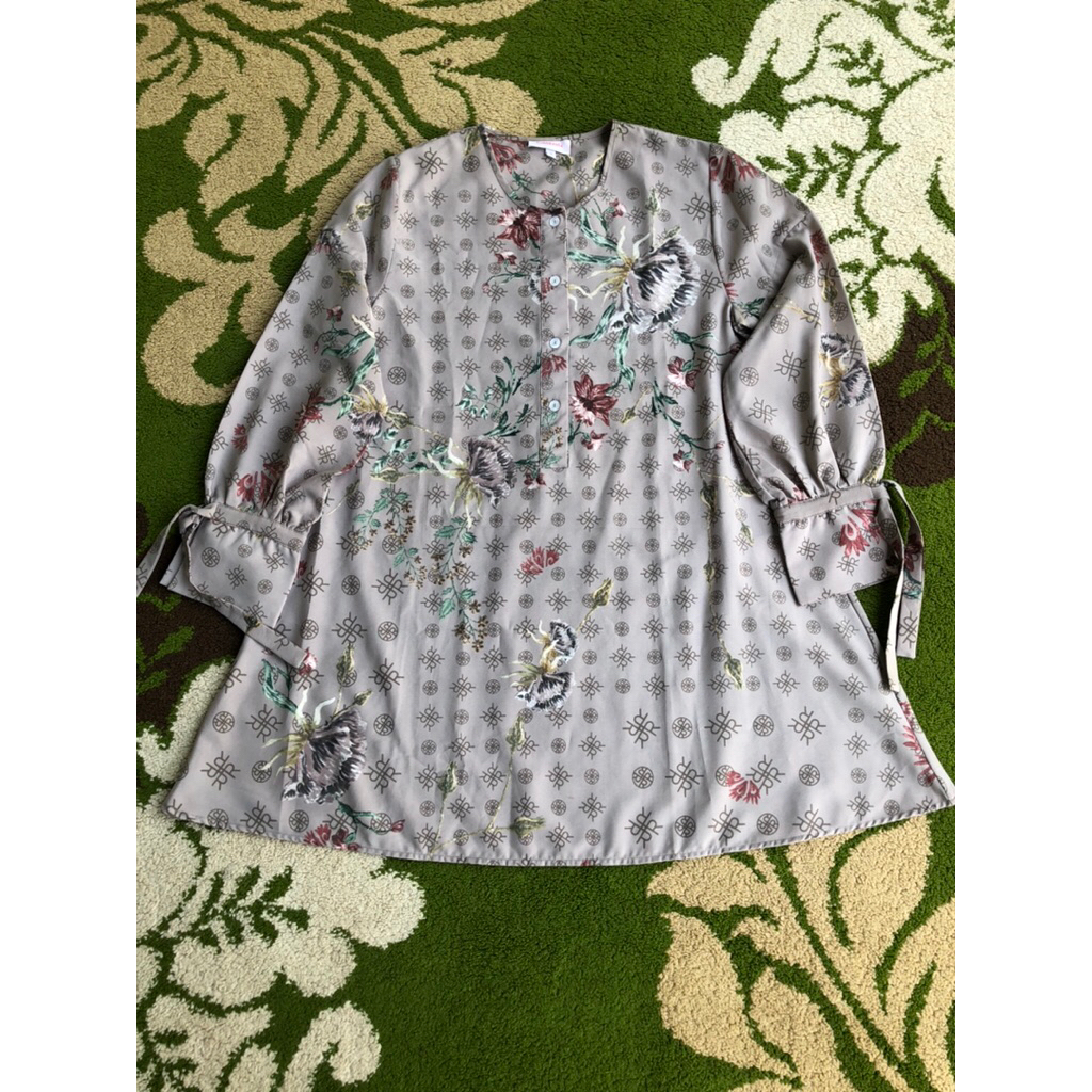 monogram top ria miranda