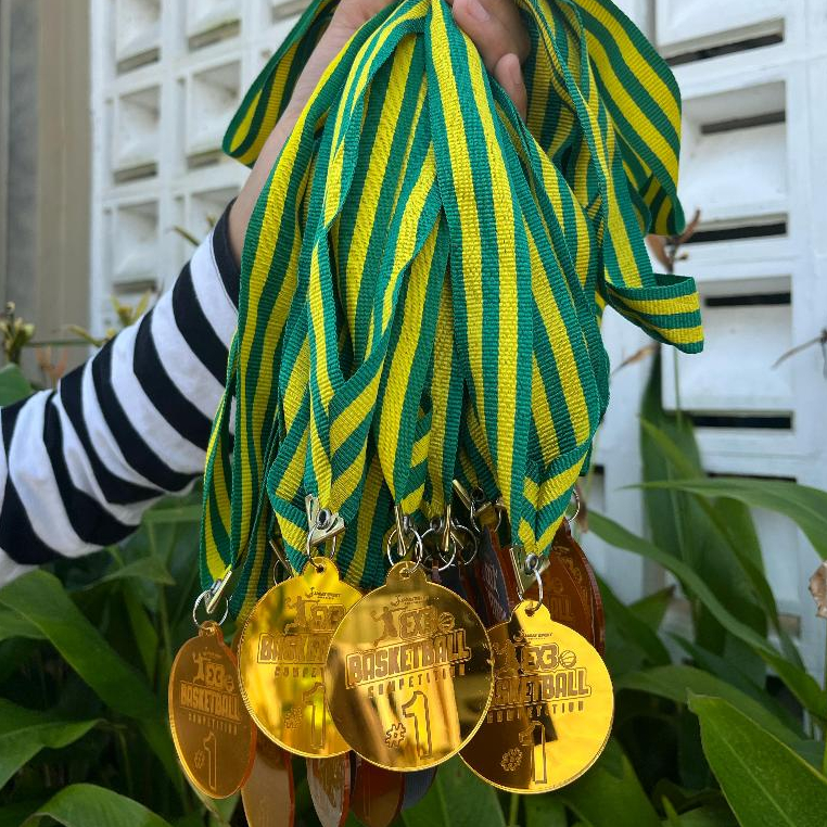 Medali Custom Arilik Wisuda Graduation Kelulusan Best Friend Perpisahan Sekolah TK SD SMP SMA SMK