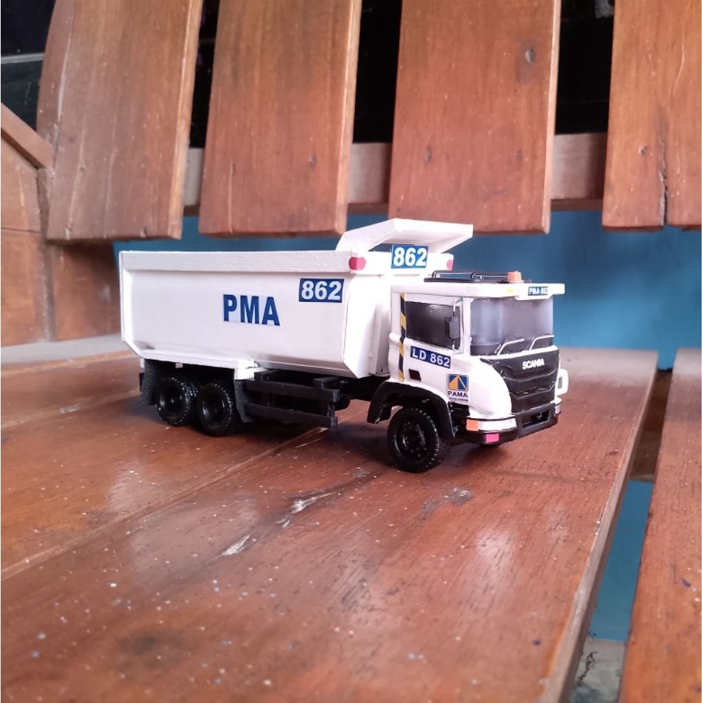 Miniatur Truk Scania dump PMA