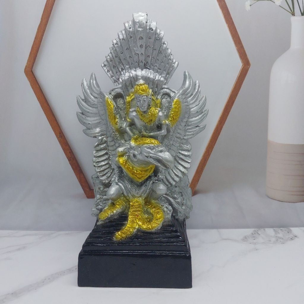 Miniatur pajangan ruang tamu aesthetic patung garuda wisnu kencana GWK Bali warna silver hitam