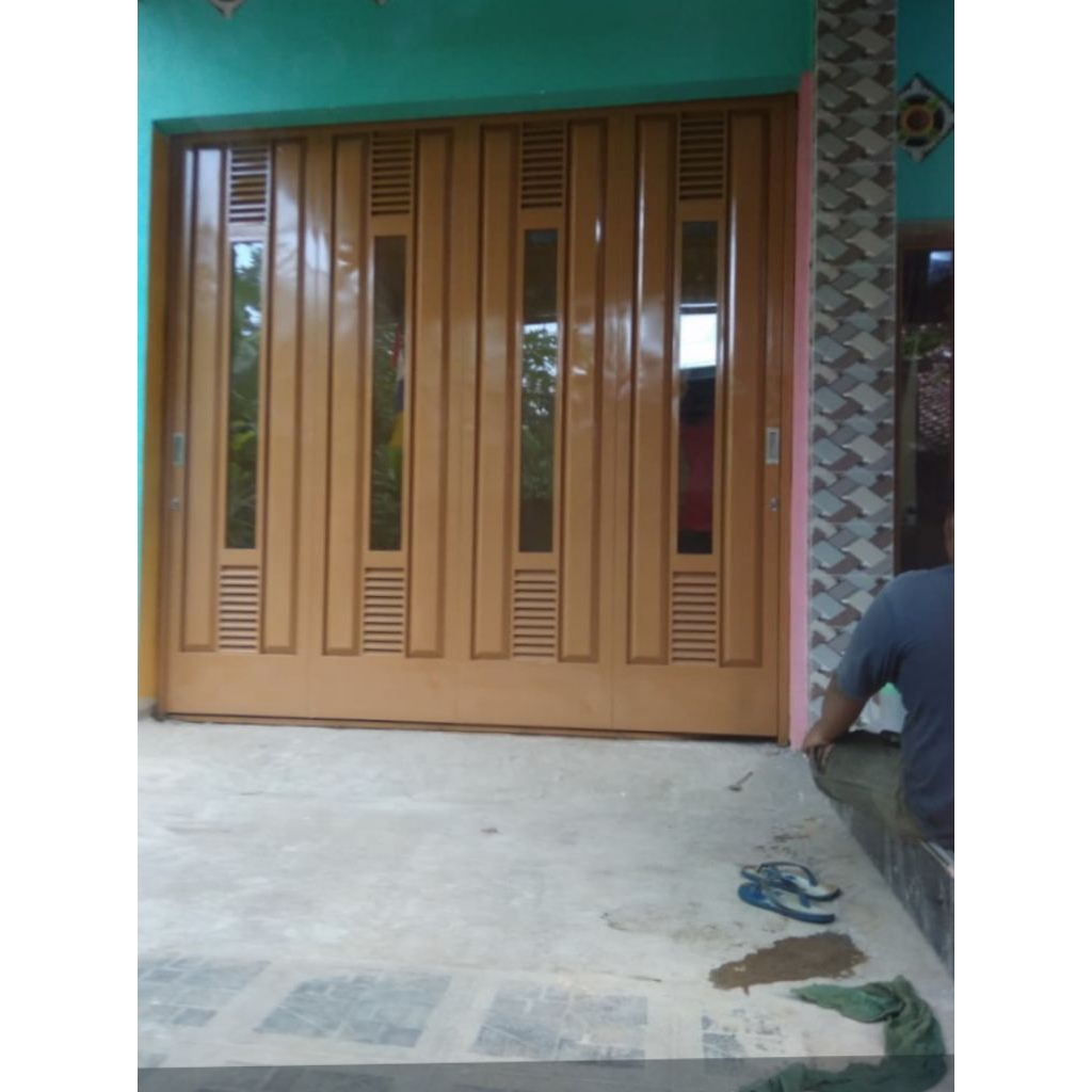 pintu handerson tikung pintu garasi minimalis