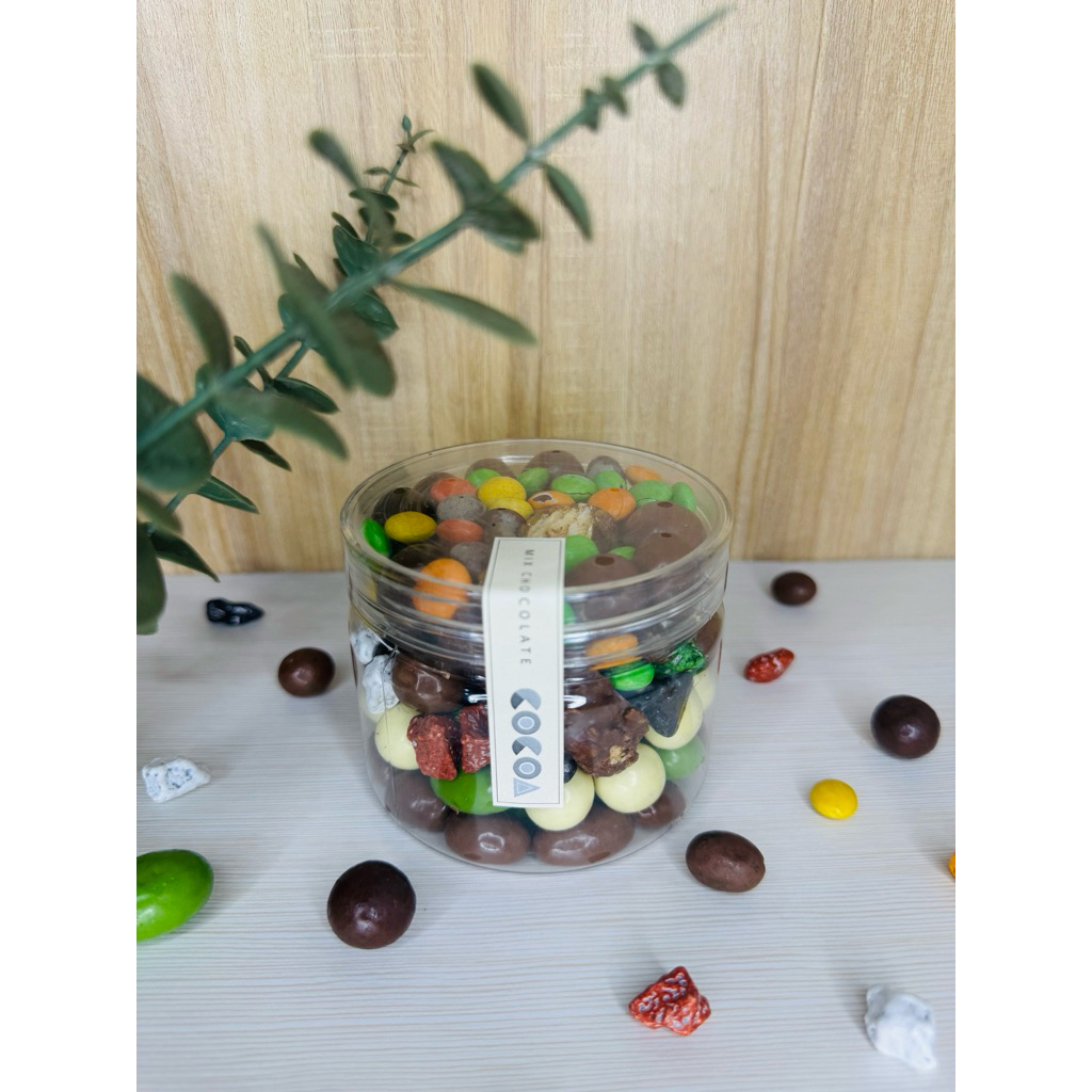 

COCOA cokelat mix toples uk. 400 ml sesuaikan pilihanmu (Biskuit, Kacang, Almond, Cashew, Raisin dan Wafer)