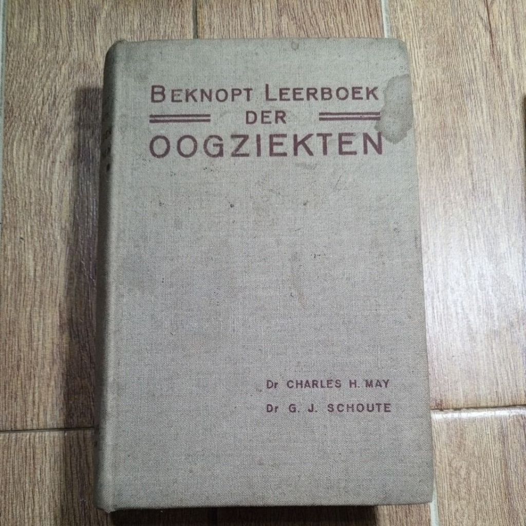 Buku lawas, BEKNOPT LEERBOEK DER OOGZIEKTEN, BAHASA BELANDA THN 1948, kedokteran, kondisi layak, Use