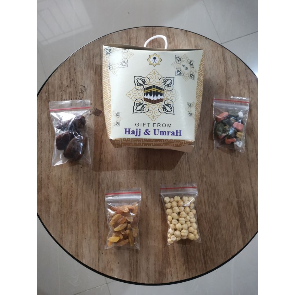 

Oleh Oleh Haji & Umroh Paket Premium - Cokelat Kerikil