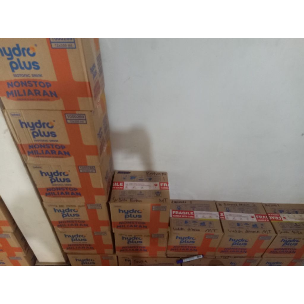 

hydroplus isotonik minuman penyegar