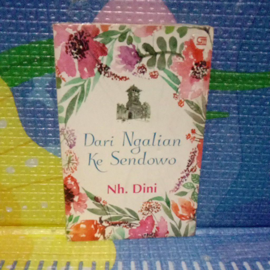 BUKU DARI NGALIAN KE SENDOWO-Nh. Dini