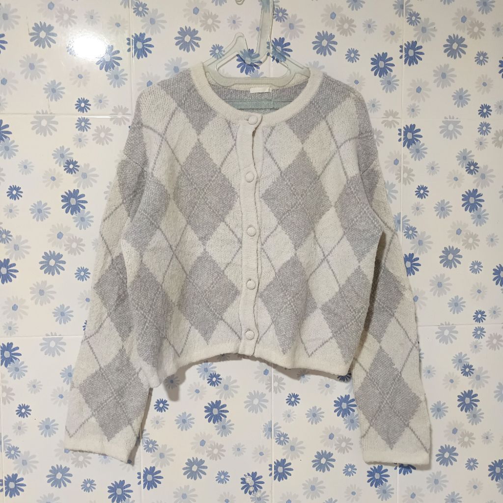 NEW GU UNIQLO ARGYLE CARDIGAN SWEATER SWETER MOTIF KETUPAT O-NECK BASIC FUZZY