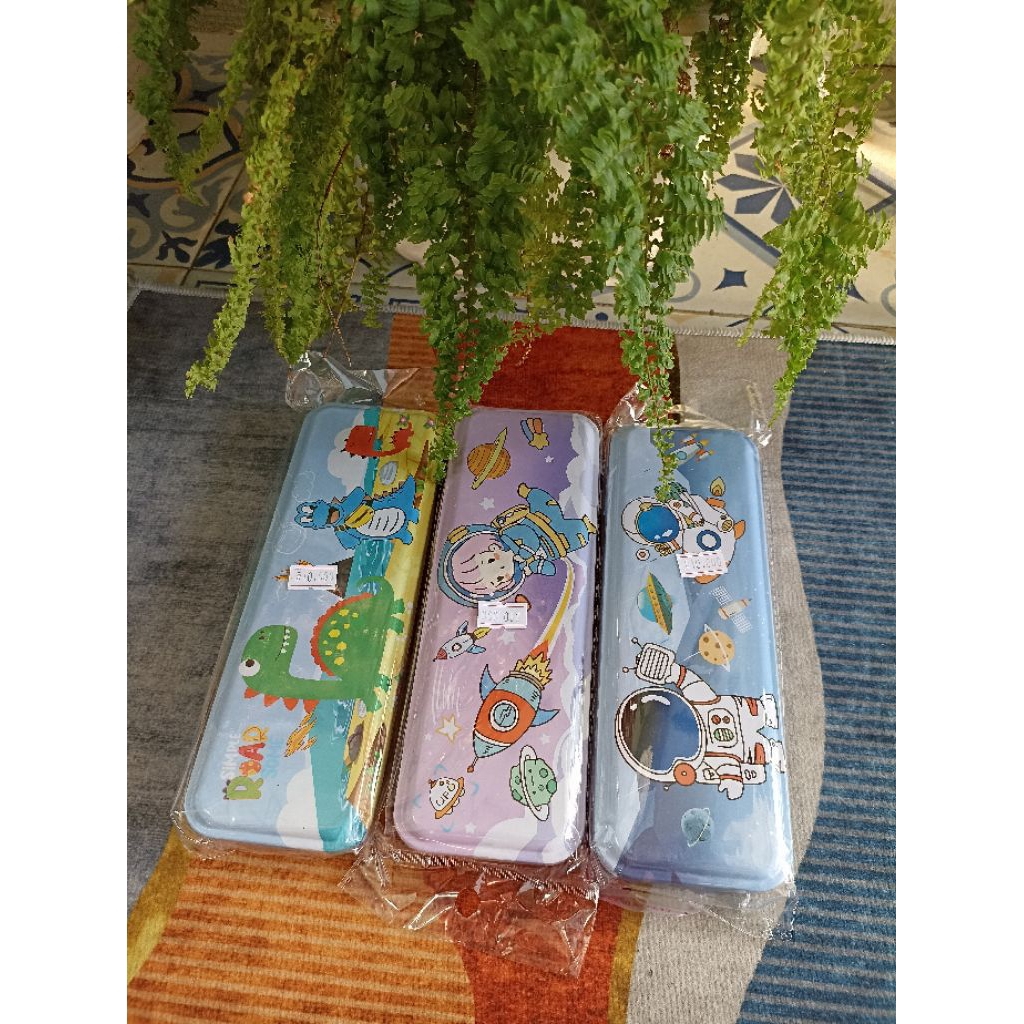

Kotak Pensil Besi