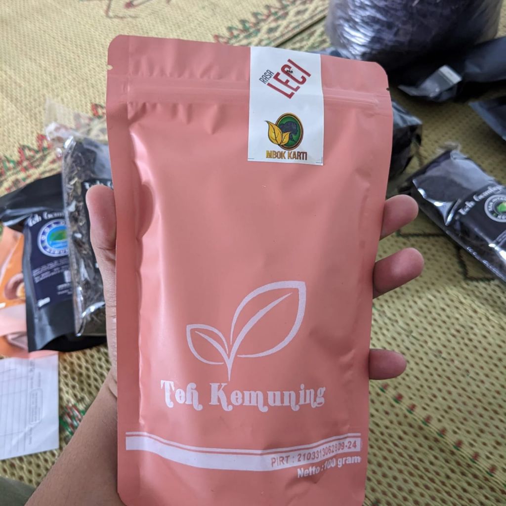 

DIARY PETANI - Teh Rasa Leci Mbok Karti Kemuning