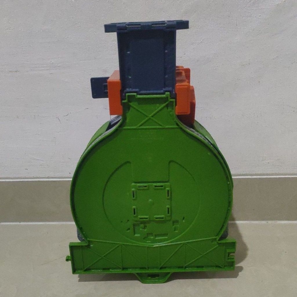 thomas And Friends take and play track scrapyard