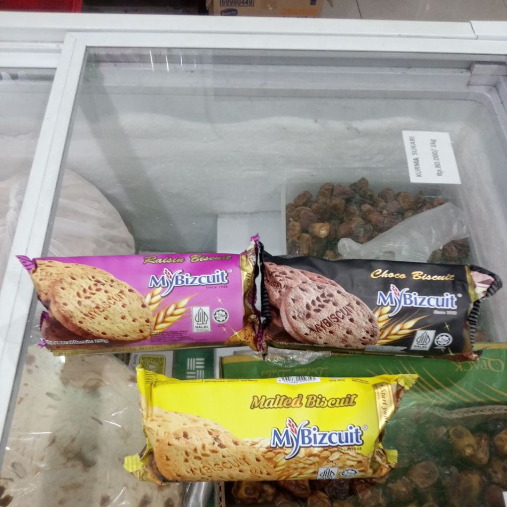 

MY BIZCUIT BISKUIT GANDUM DENGAN VARIAN RASA MALTED BISCUIT, RAISIN BISCUIT, CHOCO BISCUIT BERAT BERSIH 250GR