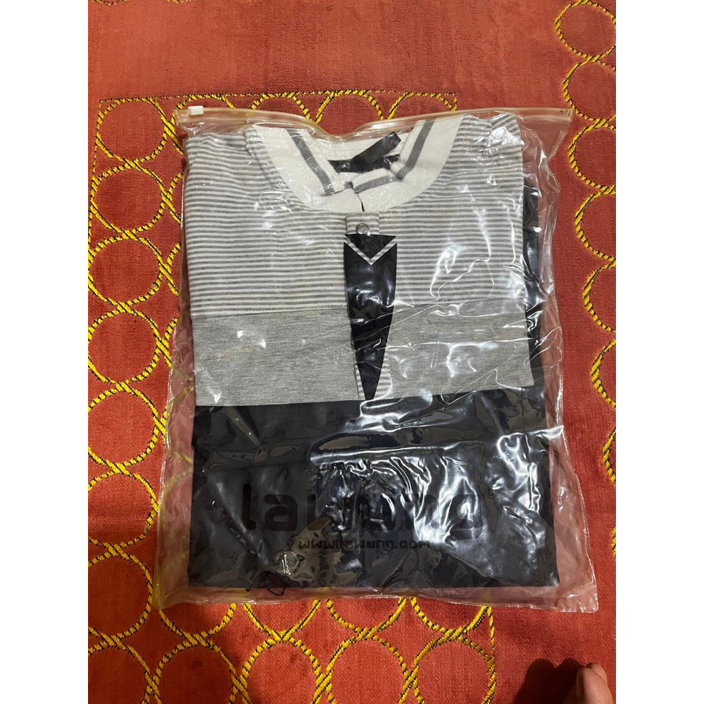 Dijual gamis merek Lawung UK ori  ukuran s/m tinggi 162 warna biru dongker abu abu