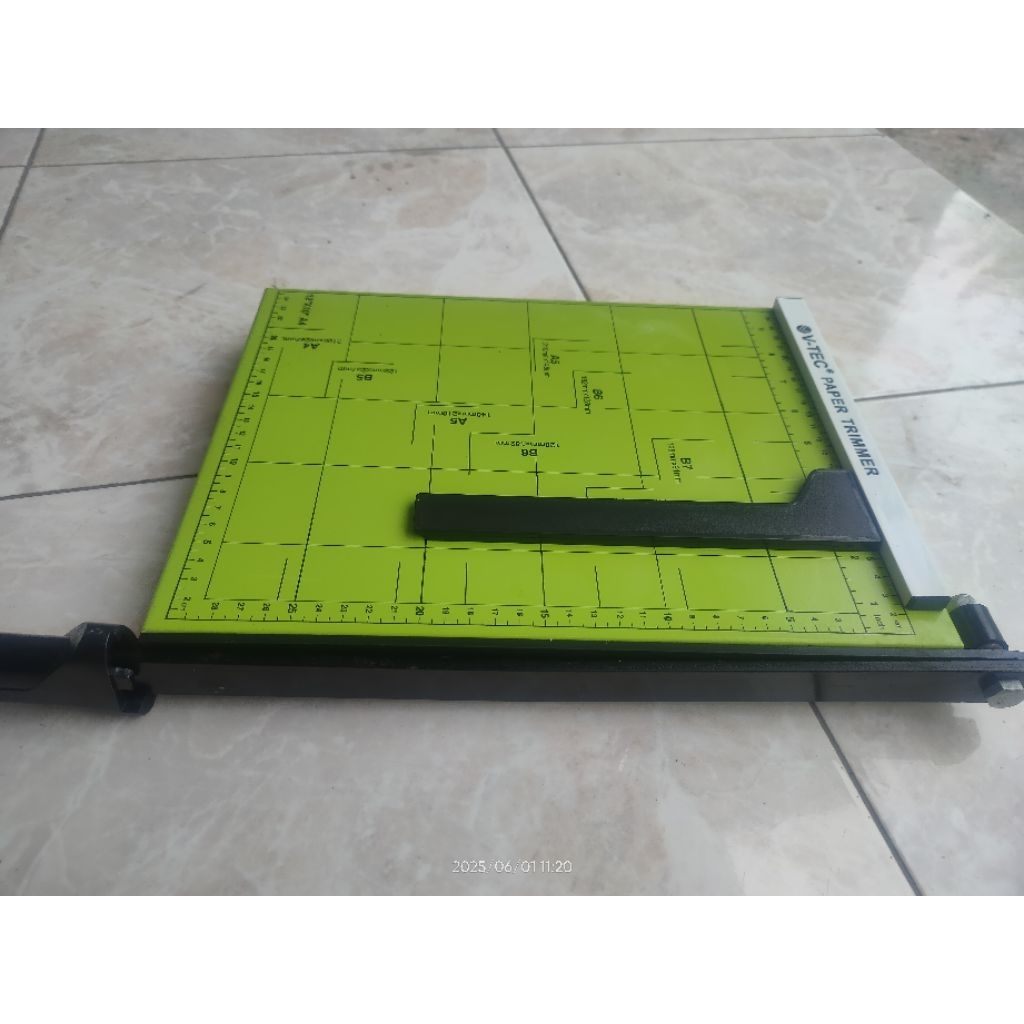 

VTec Paper Trimmer F4 / Pemotong Kertas F4